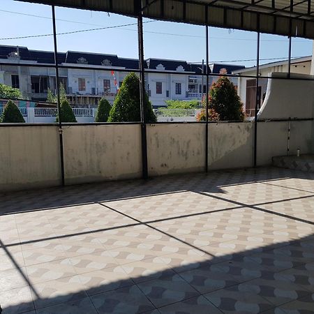 Oyo 93162 Cempaka Syariah Hotel Медан Екстериор снимка