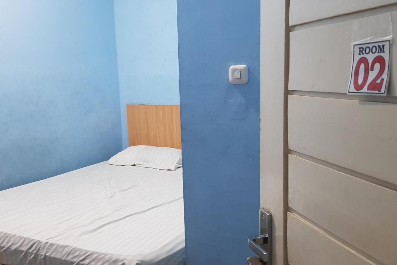 Oyo 93162 Cempaka Syariah Hotel Медан Екстериор снимка