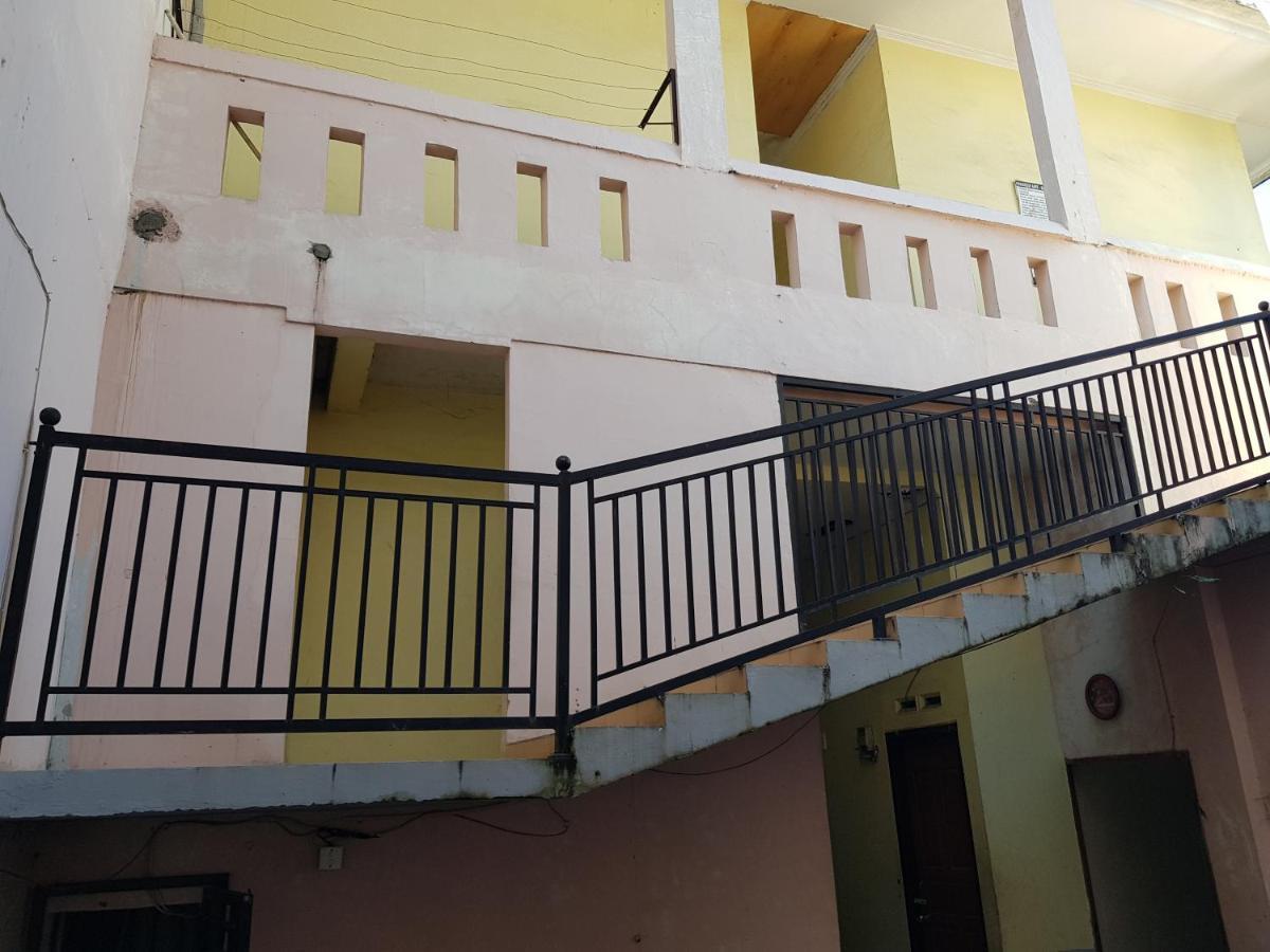 Oyo 93162 Cempaka Syariah Hotel Медан Екстериор снимка