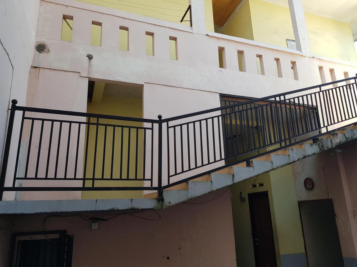 Oyo 93162 Cempaka Syariah Hotel Медан Екстериор снимка