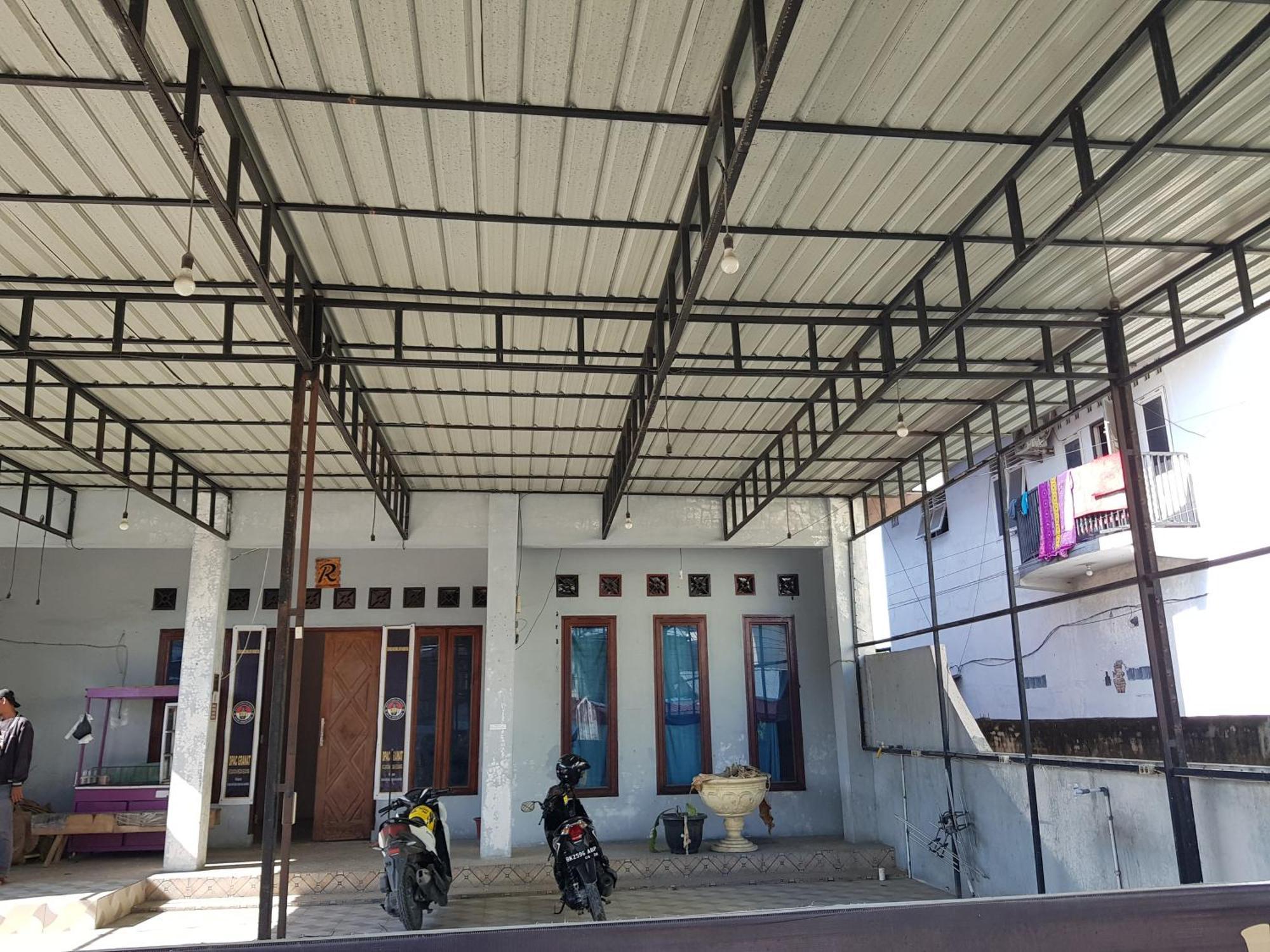 Oyo 93162 Cempaka Syariah Hotel Медан Екстериор снимка